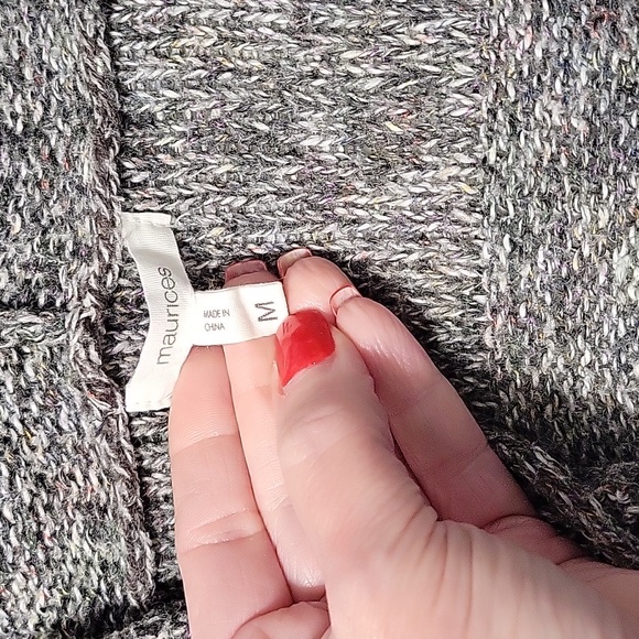 Maurices hooded sweater size Med - Picture 6 of 8